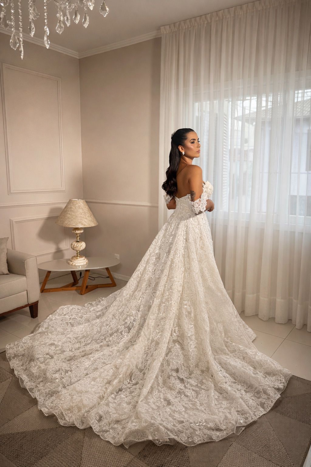 Noiva morena, véu e penteado